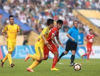 Chùm ảnh: Nam Định lên V-League, sân Thiên Trường mở hội bằng pháo sáng