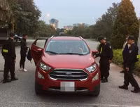 [ẢNH] Hàng rào thép gai dựng ngoài sân Mỹ Đình trước trận Việt Nam đấu UAE