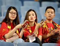 [ẢNH] Hàng rào thép gai dựng ngoài sân Mỹ Đình trước trận Việt Nam đấu UAE