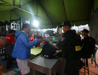 [ẢNH] Hàng rào thép gai dựng ngoài sân Mỹ Đình trước trận Việt Nam đấu UAE