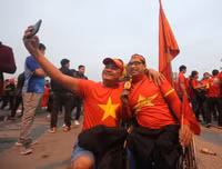 [ẢNH] Hàng rào thép gai dựng ngoài sân Mỹ Đình trước trận Việt Nam đấu UAE