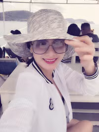 Vợ cũ MC Thành Trung công khai tình cảm với bạn trai Tây