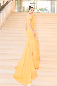 Ngắm vẻ đẹp lộng lẫy như công chúa của Hoa hậu Phạm Hương