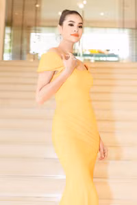 Ngắm vẻ đẹp lộng lẫy như công chúa của Hoa hậu Phạm Hương