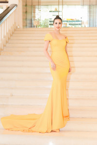 Ngắm vẻ đẹp lộng lẫy như công chúa của Hoa hậu Phạm Hương