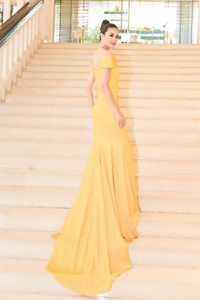 Ngắm vẻ đẹp lộng lẫy như công chúa của Hoa hậu Phạm Hương