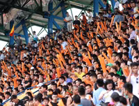 Chùm ảnh: Nam Định lên V-League, sân Thiên Trường mở hội bằng pháo sáng