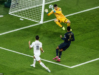 [ẢNH] Hazard lu mờ trước Di Maria, Real Madrid thua tan tác ở PSG