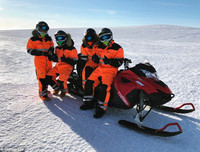 [ẢNH] Ronaldo khoái chí cùng bồ xinh cưỡi trực thăng, du hí núi tuyết