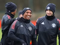 [ẢNH] Dàn sao M.U hí hửng trên sân tập, sẵn sàng 