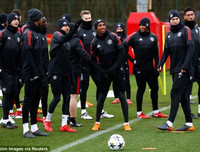 [ẢNH] Dàn sao M.U hí hửng trên sân tập, sẵn sàng 