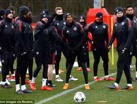 [ẢNH] Dàn sao M.U hí hửng trên sân tập, sẵn sàng 