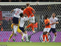 [ẢNH] Dàn sao Anh đau đớn cúi đầu sau thất bại trước Hà Lan