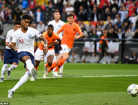 [ẢNH] Dàn sao Anh đau đớn cúi đầu sau thất bại trước Hà Lan