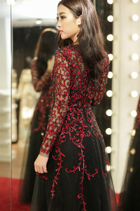 Hoa hậu Mỹ Linh biến hóa với 