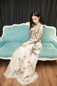 Hoa hậu Mỹ Linh biến hóa với 