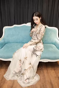 Hoa hậu Mỹ Linh biến hóa với 