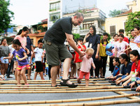 Hình ảnh người Hà Nội ứng xử văn minh, thanh lịch