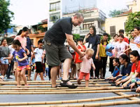 Hình ảnh người Hà Nội ứng xử văn minh, thanh lịch