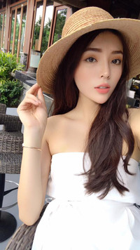 Hoa hậu Kỳ Duyên khoe đường cong 