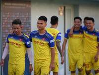 [ẢNH] Thầy Park đáp trả HLV Thái Lan, 'lên dây cót' cho học trò trước đại chiến