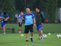 [ẢNH] Thầy Park đáp trả HLV Thái Lan, 'lên dây cót' cho học trò trước đại chiến