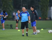 [ẢNH] Thầy Park đáp trả HLV Thái Lan, 'lên dây cót' cho học trò trước đại chiến