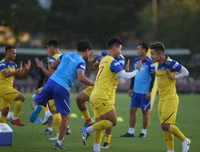 [ẢNH] Thầy Park đáp trả HLV Thái Lan, 'lên dây cót' cho học trò trước đại chiến