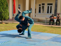 Bộ đội Hà Nội thi bắn súng trường, gói thuốc nổ, võ chiến đấu