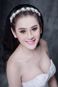 Ca sĩ chuyển giới Lâm Khánh Chi chi 1 tỷ đồng nhờ mang thai hộ