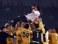 [Ảnh] Đội bóng xứ Nghệ phấn khích với chức vô địch lịch sử