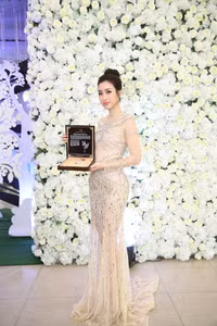 Khám phá hành lý nặng 160kg được Mỹ Linh mang đến Miss World 2017
