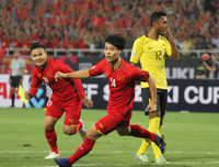 [ẢNH] Bị đối thủ chơi bạo lực, Công Phượng vẫn biết cách 