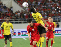 [ẢNH] Bị đối thủ chơi bạo lực, Công Phượng vẫn biết cách 