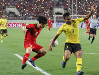 [ẢNH] Bị đối thủ chơi bạo lực, Công Phượng vẫn biết cách 