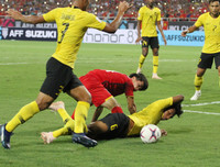 [ẢNH] Bị đối thủ chơi bạo lực, Công Phượng vẫn biết cách 