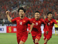 [ẢNH] Bị đối thủ chơi bạo lực, Công Phượng vẫn biết cách 