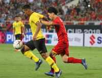 [ẢNH] Bị đối thủ chơi bạo lực, Công Phượng vẫn biết cách 