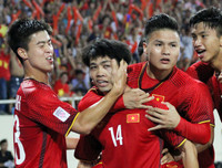 [ẢNH] Bị đối thủ chơi bạo lực, Công Phượng vẫn biết cách 