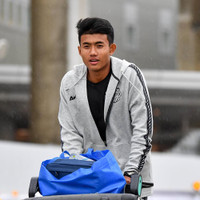 [ẢNH] Xuân Trường lặng lẽ dưới mưa ở Tokyo, chuẩn bị đá Champions League