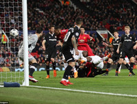 [ẢNH] M.U thua ê chề và bị loại khỏi Champions League như thế nào?