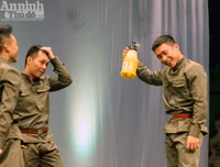 Hình ảnh hậu trường ít thấy của nghệ sỹ xiếc trước giờ sân khấu sáng đèn