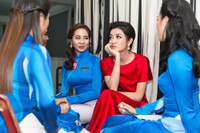 Huyền My dạy catwalk cho thí sinh 