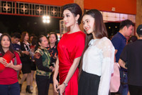 Huyền My dạy catwalk cho thí sinh 