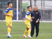 [ẢNH] Công Phượng, Văn Hậu dự bị ở châu Âu: Không phải vấn đề với thầy Park!