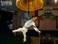 Hình ảnh hậu trường ít thấy của nghệ sỹ xiếc trước giờ sân khấu sáng đèn