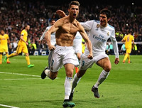 [ẢNH] Ronaldo khoe cơ bắp hoàn hảo sau khi lóe sáng đưa Real vào bán kết