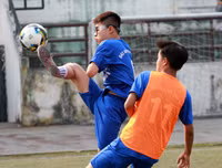 [ẢNH] Cầu thủ THPT Đông Đô gục ngã sau thất bại đáng tiếc