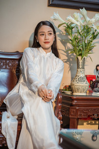 MC Phí Linh rạng rỡ hạnh phúc trong ngày cưới