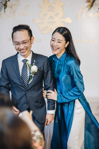 MC Phí Linh rạng rỡ hạnh phúc trong ngày cưới